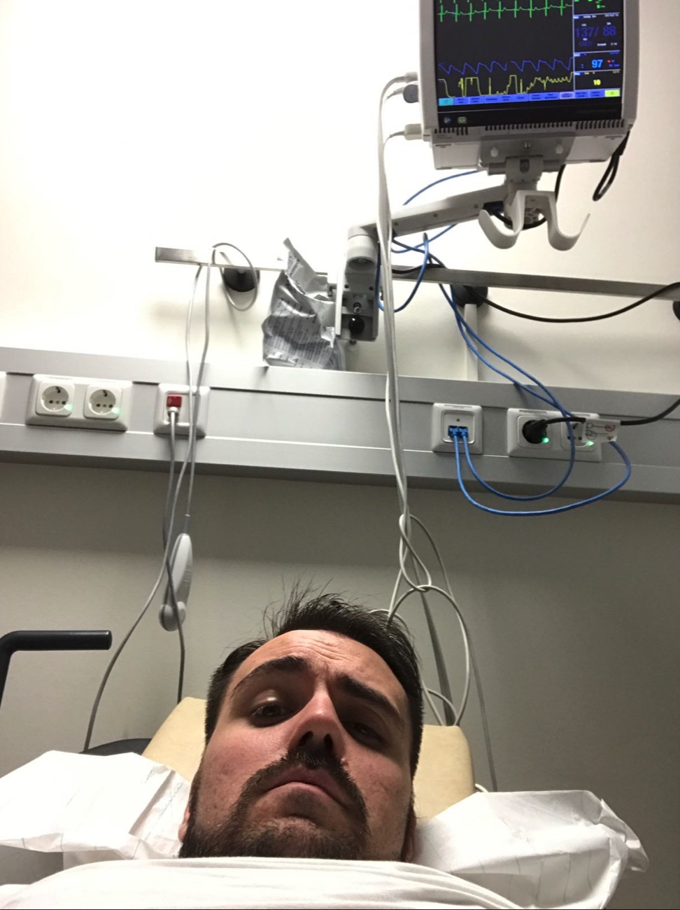 Sergius im Krankenhaus, am Vitalmonitor